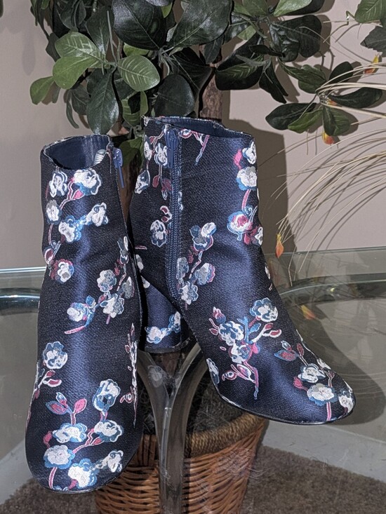 Urban Outfitters Shoes - 💥FINAL💥Urban Outfitters Black Floral Embroidered Ankle Boots